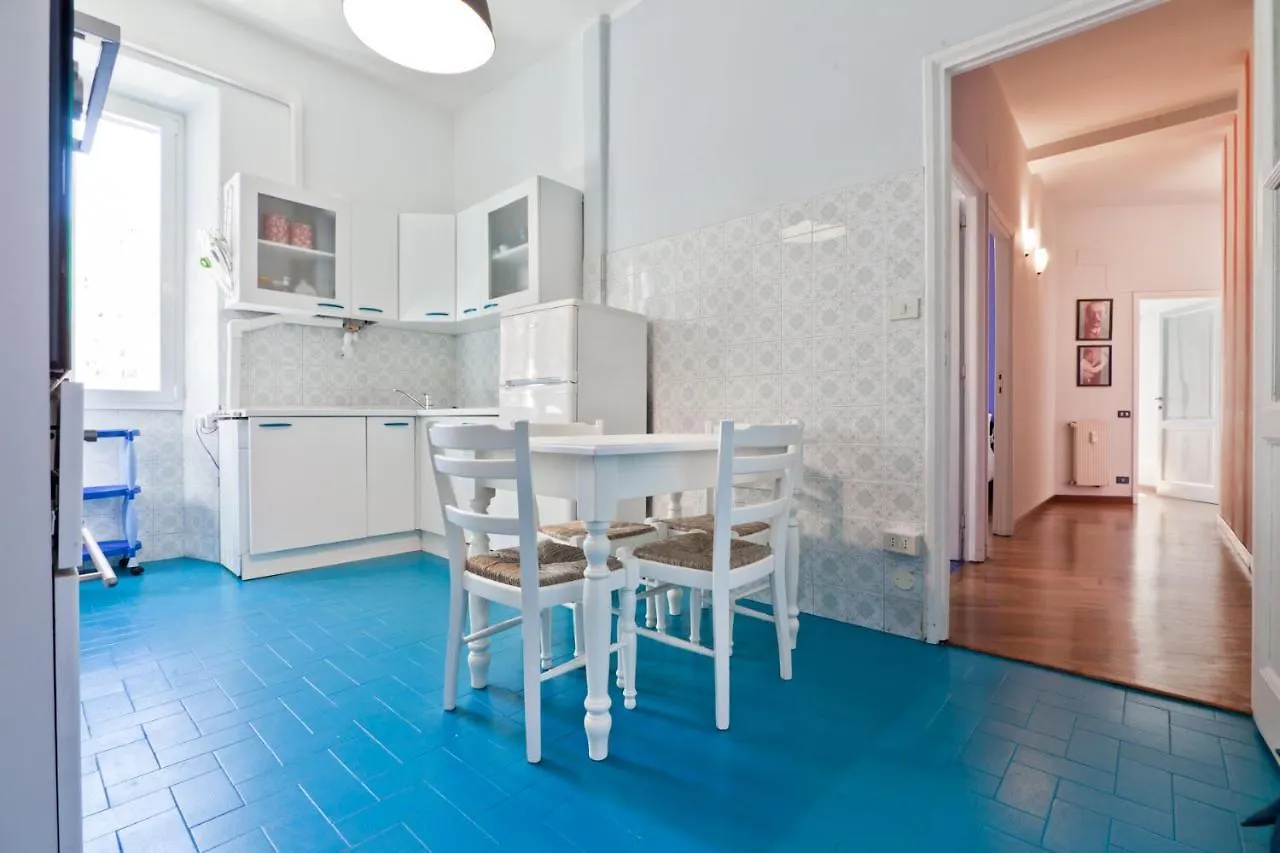 Porta Portese Colorful Flat Roma Italia