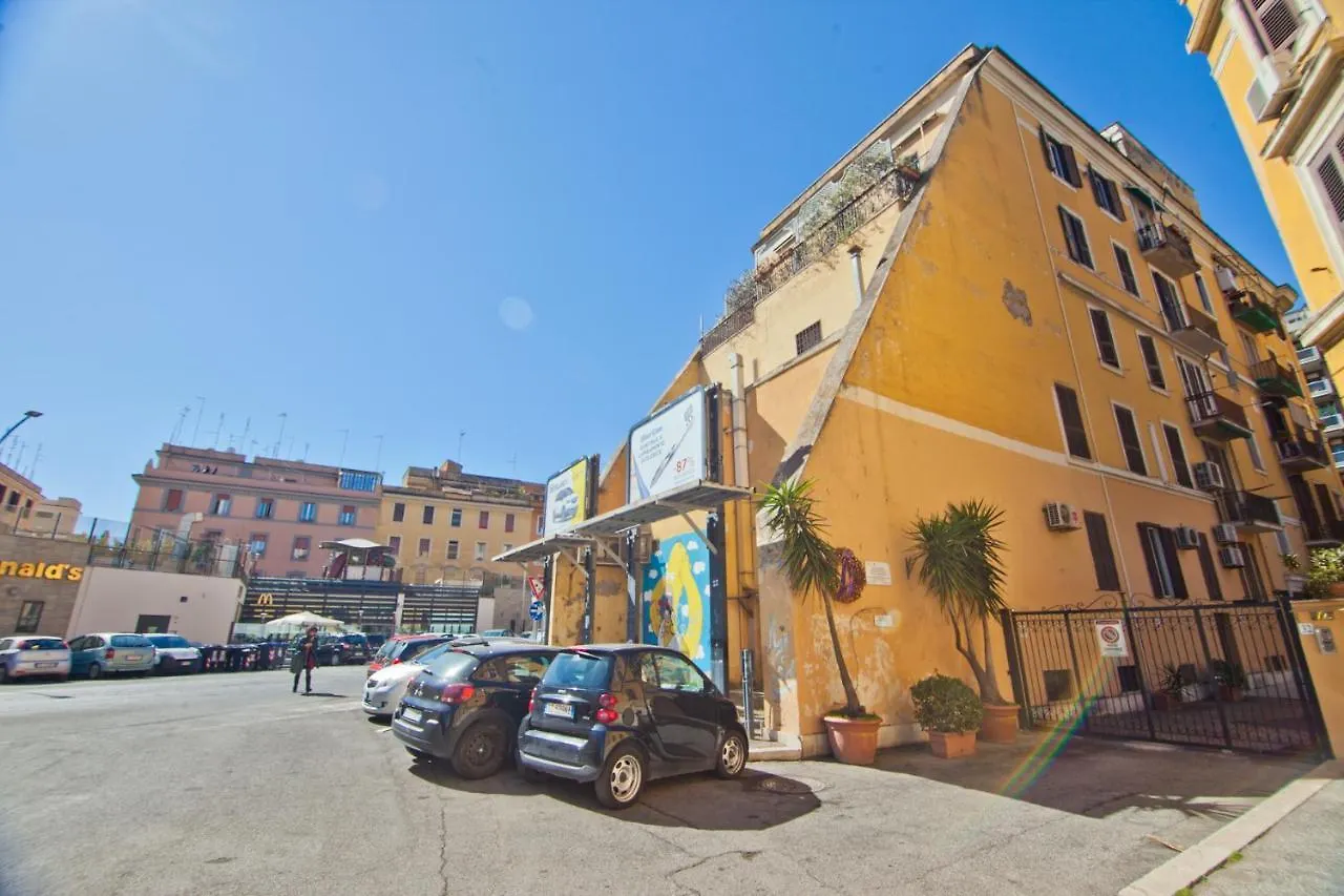 Porta Portese Colorful Flat Roma 0*,  Italia
