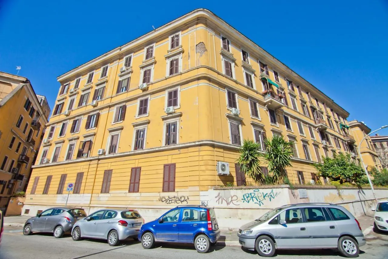 Porta Portese Colorful Flat Rome 0*,  Italy