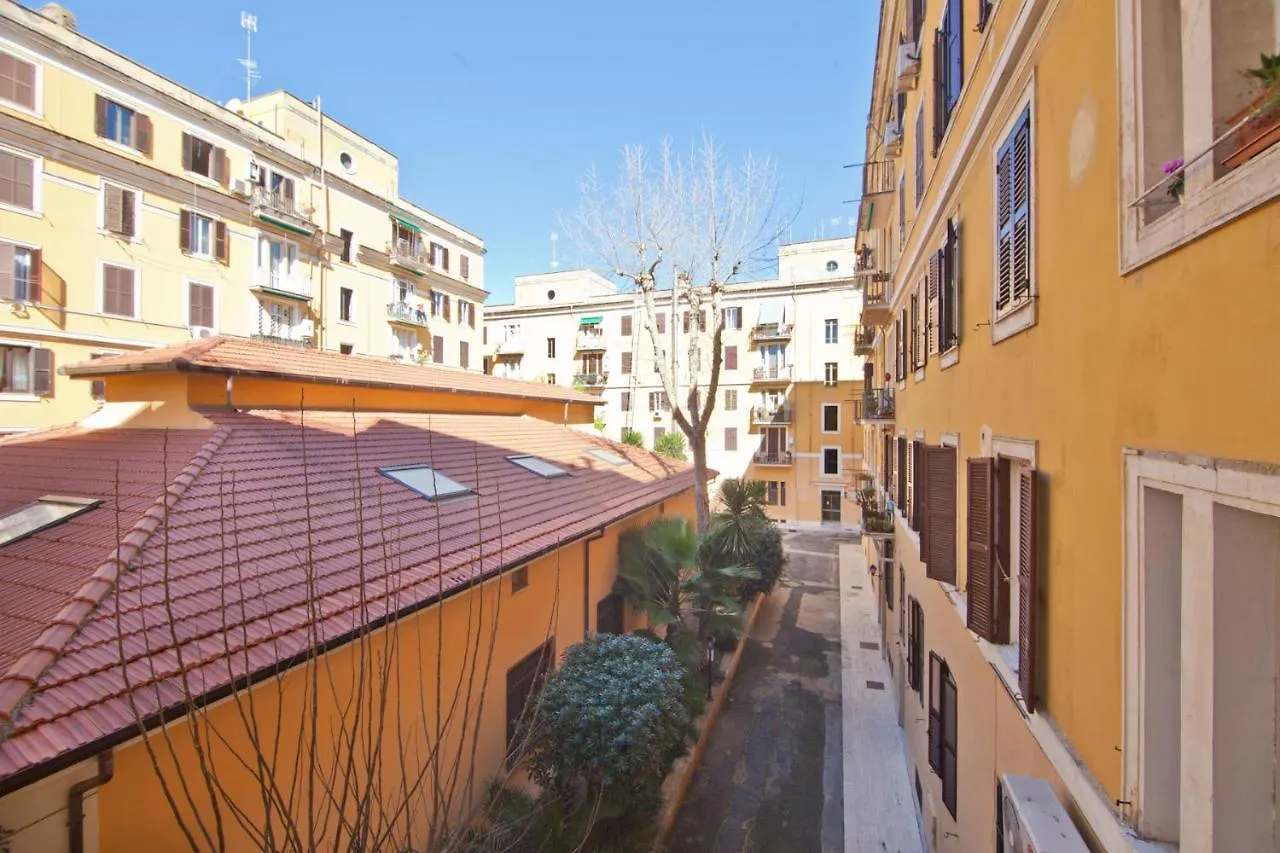 Porta Portese Colorful Flat Rome Apartment